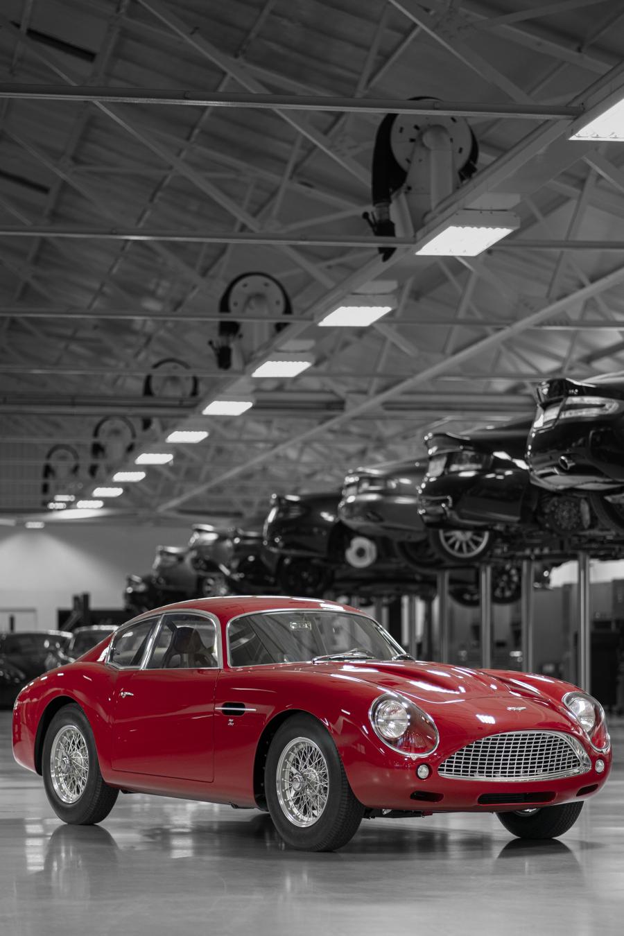  Aston Martin DB4 GTZ Continuation 2019 года  (фото 10 из 39)